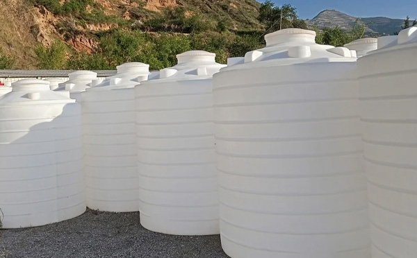 化工液体储存注意事项——选对PE文殊镇塑料桶避免安全隐患