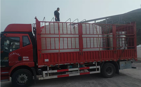 文殊镇立式运输桶安排发货现场